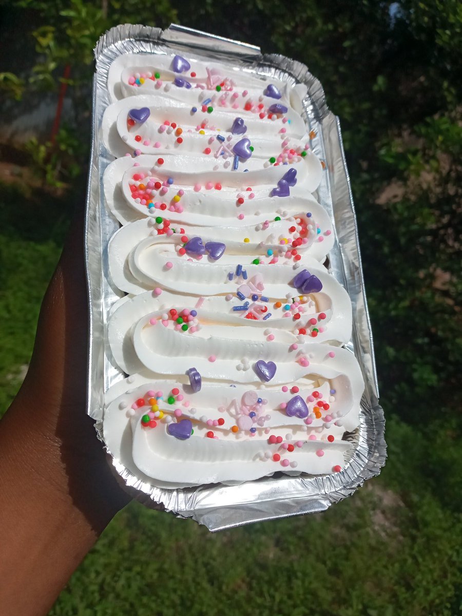 Frosted cake loaf
2200 NGN 
📍 zaria(samaru)
Dm,WhatsApp or call 08166901830