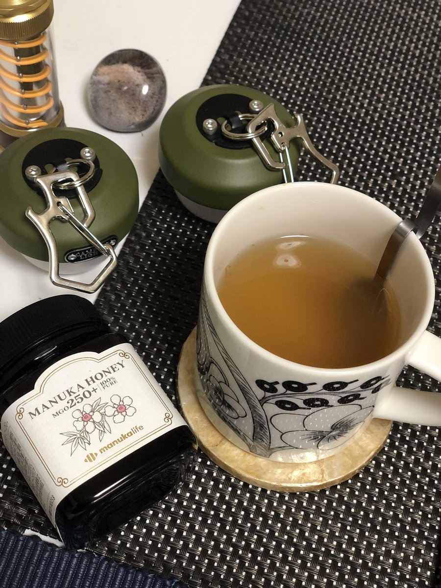jewelina69's tweet photo. 最近朝は生姜湯にマヌカハニーを入れたものを飲んでます🍯
なんかどこか懐かしいような気がしてたら、バリのSpaでマッサージした後に出てくるあのお茶でした🫖💕
バリ行きたいな〜🥰
#生姜湯
#ジンジャーティー
#Balispa
#デトックス
#身体ぽかぽか
#キャンプギア https://t.co/uapDHRciHA