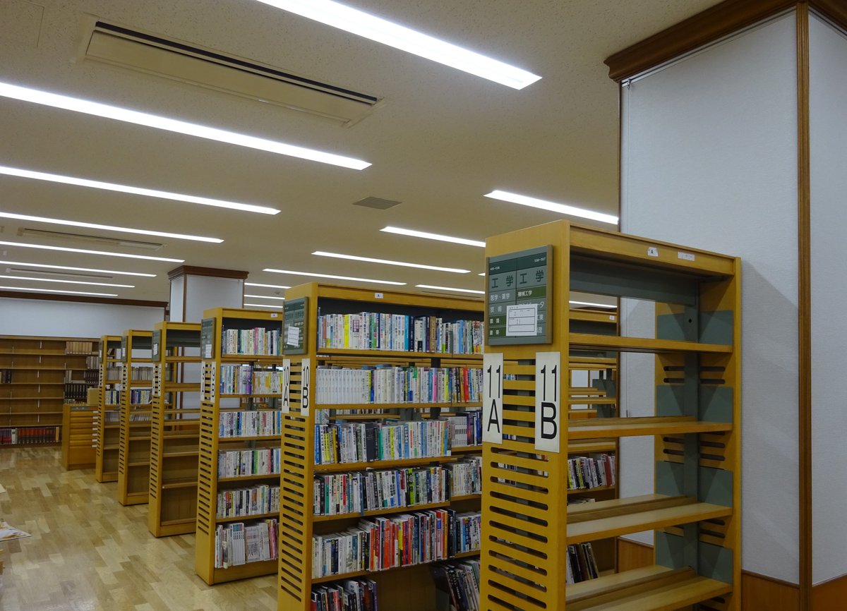 Rの図書館。 京都市岩倉図書館を訪れる - 振り返ればロバがいる
