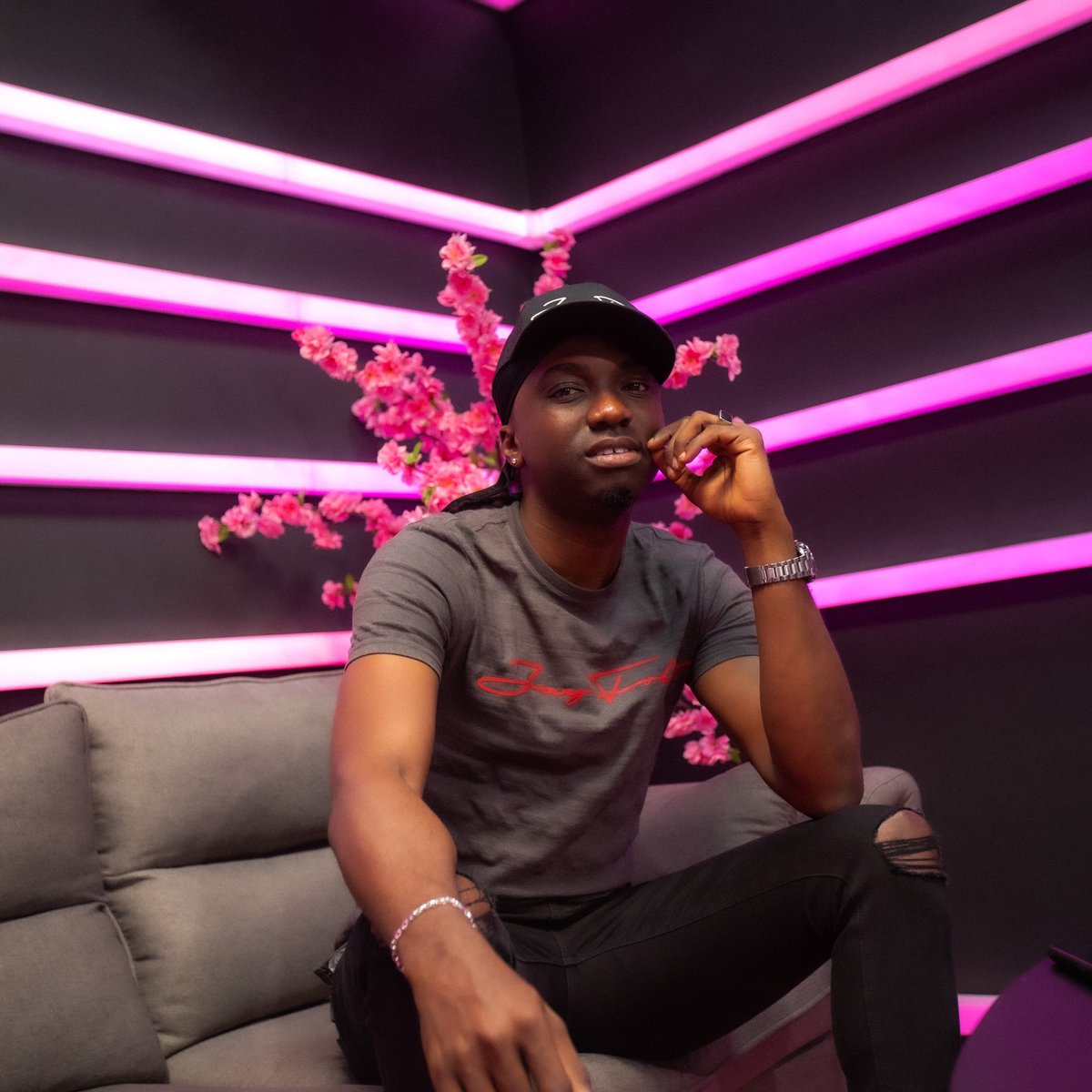 jayfoley2131's tweet image. The seasons never end. Coming up next is VALENTINES DAY. Stay tuned.