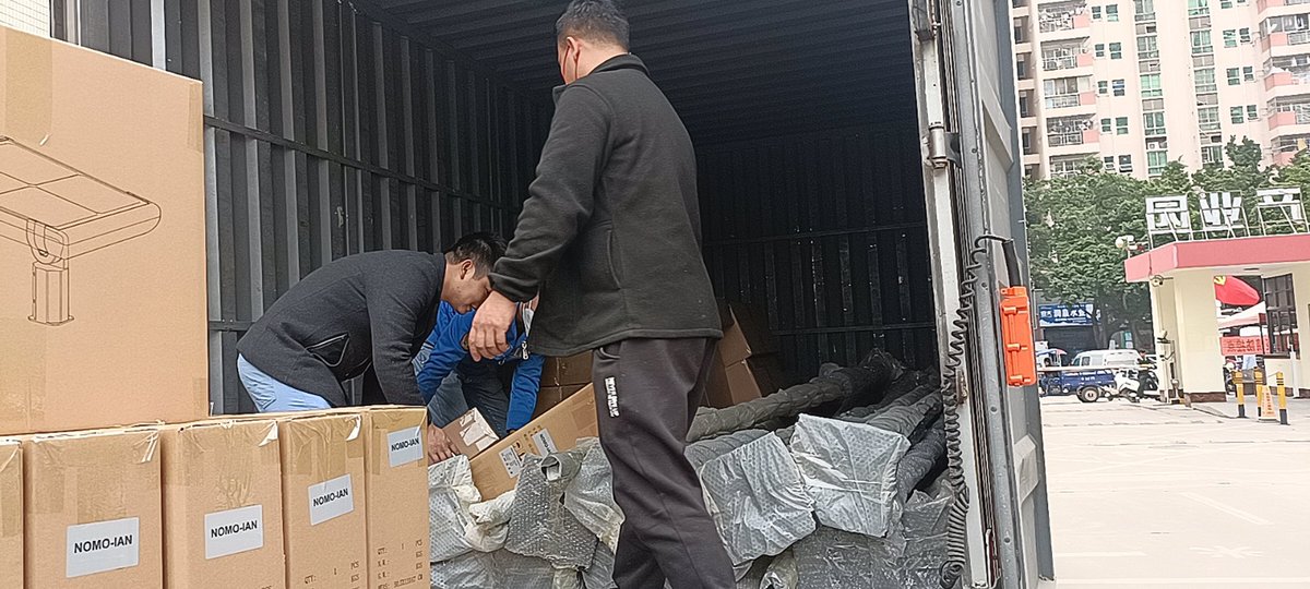 KellyChensolar's tweet photo. New year new start! Let our solar street light business partners to achieve a properous year 2023! #solarprojects #solarlight #solarlighting #solar https://t.co/YqM9f6plkk