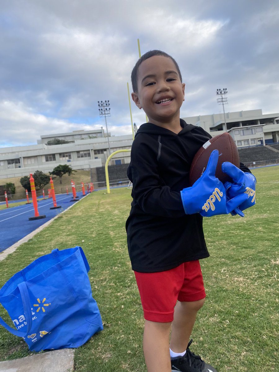 alohaxtaee's tweet photo. He put the gloves on himself (yes it was backwards lmao), grabbed his football, cleats, and wanted to go to the field. Big smile &amp; big goals for this little boy. https://t.co/VBelKXavDU