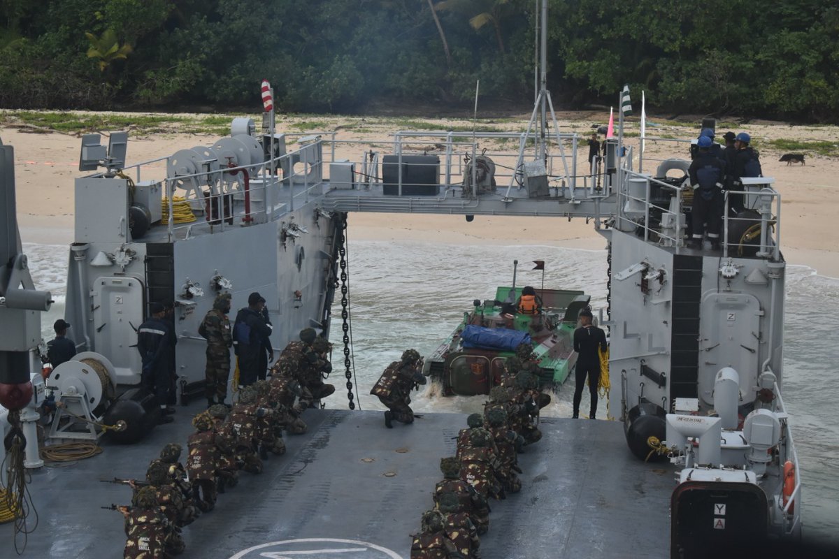 Amphibious Operations -
An embodiment of #Jointness 

#TypicalThursday
#IndianArmedForces #CombatReady