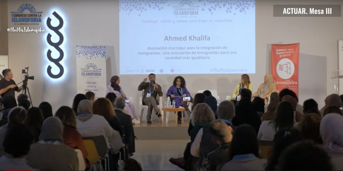 JOVESOLIDES's tweet photo. El I Congreso contra la #Islamofobia en València contó con la experiencia de @AhmedKhalifa100, Ana García @elCCIV, Rahma Basraoui @casa_marruecos, Hind El Fadli #G-CHIME y @MohamedSaidBad2

Puedes verla
🎬https://t.co/oVw8VedXBz

➕INFO https://t.co/uRhOjHyMuG

#MaiMésIslamofòbia https://t.co/1m6DEXuo84