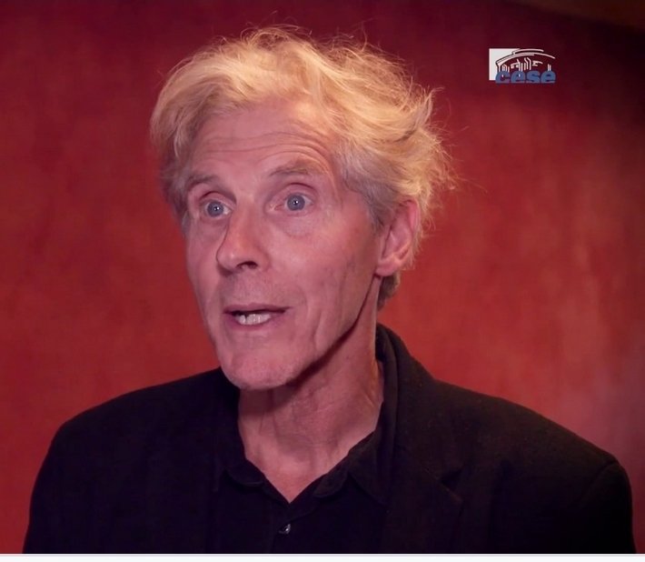 Demain c'est l'épiphanie. Et qui dit galette dit <a href="/EricPliez/">Eric Pliez</a> ...
Bisou ma poule.