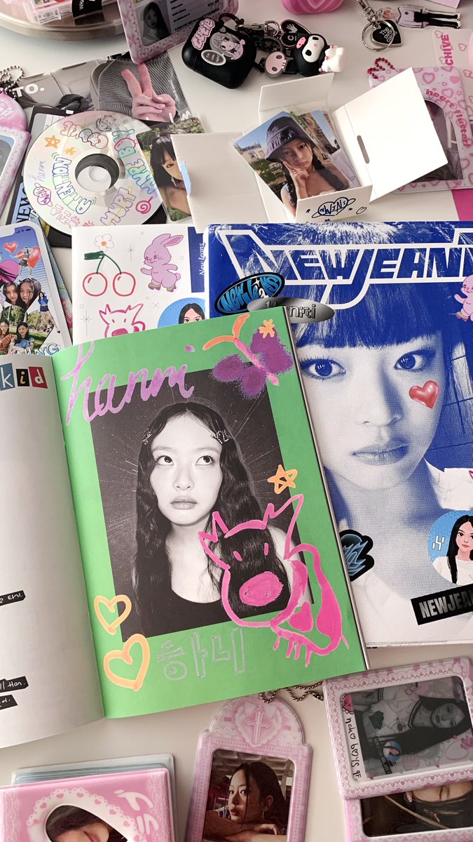 lets unbox 1st ep while waiting omg arrives 💌