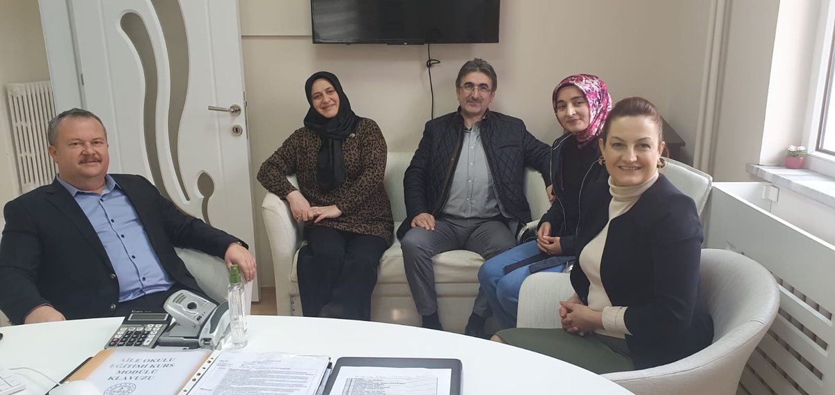 Şube Müdürlerimiz Emel Erken, Harun Öz ile İdiris Meral, ilçemiz Atatürk Anaokulu'nu ziyaret ederek  çalışmalarından dolayı okul idaresine teşekkürlerini ilettiler.
<a href="/bursailmem16/">Bursa İl Millî Eğitim Müdürlüğü</a> @serkangur_bursa <a href="/emelnekre/">EmelD.</a> <a href="/oz_harun/">Harun ÖZ</a> <a href="/IdirisMeral/">İdiris Meral</a>