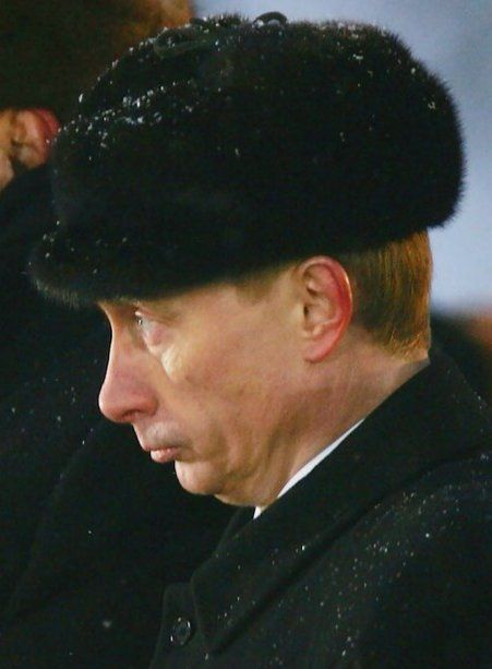 Мне кажется, я впервые увидела его примерно таким.
Дальше уже были имиджмейкеры, хуейкеры... Обучение искусству фальшиво улыбаться. Бриони-хуёни-Берлускони.

А тут всё неподдельно.