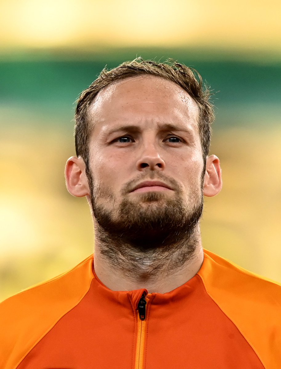 FabrizioRomano's tweet photo. FC Bayern are set to sign Daley Blind! Surprising move confirmed. Agreement in place for Dutch defender who parted ways with Ajax few days ago. First call, @telegraaf. 🚨🔴 #FCBayern

Medical tests booked, contract until June for Blind who has just accepted.
Here we go soon. https://t.co/qDHGnJcsCu