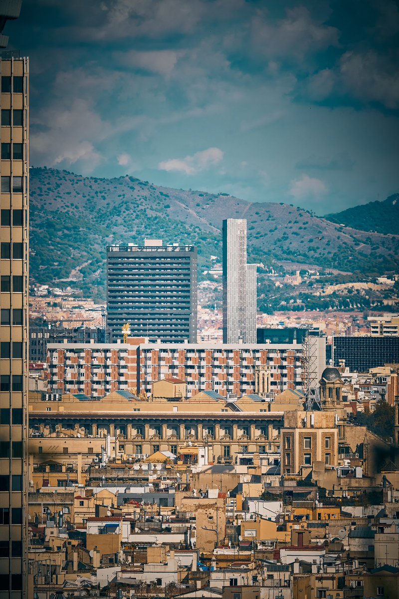 Architectural contrasts

📸 Fujifilm X-T4

📷 Fujinon XF 100-400mm F4.5/5.6 R LM OIS WR 

#barcelona #city #cityscape #hills #architecture #santamariadelmar #gothicarchitecture #gothicart #belltowers @MeliaBcnSky #edificicolom #streetphotography #urbanphotography #photography