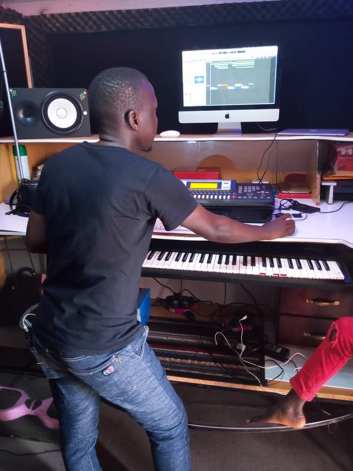 xdlmgmt's tweet photo. Producers ma mwaka ni obi tum maber it gi,, ikit me production. Ket an Ikin Gi๐๐พ๐ฅฐ
#Ikin_Gi by Daugy Fresh official loading...
Subscribe: https://t.co/2x6MwNoSeW
#foafrontmusic #xavidlegendmgmtservices https://t.co/WrGioygday