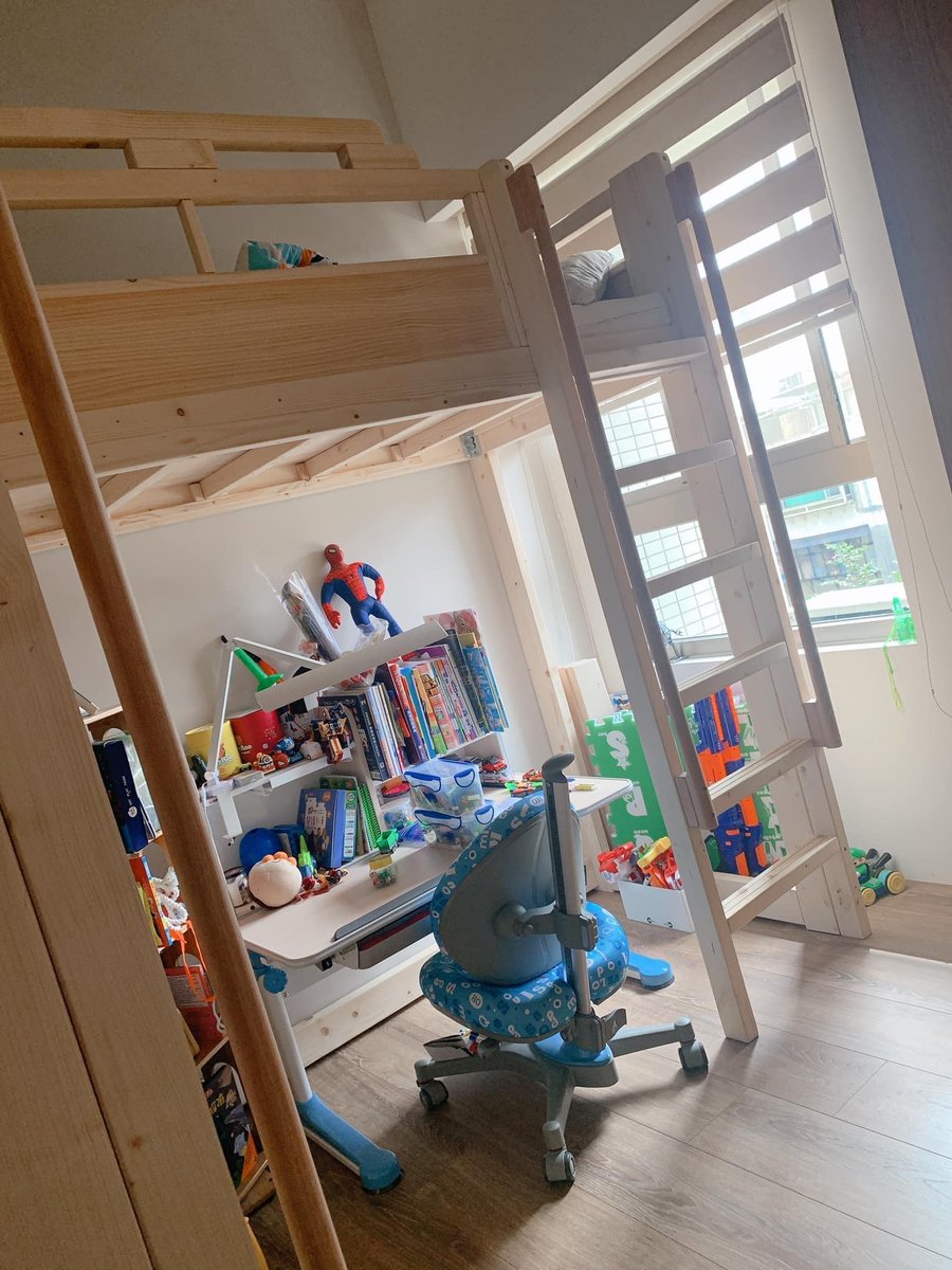 singbee_tw's tweet photo. The best part of ergonomic furniture is it can be easily adjusted according to kids height and different body shape. 
We believe a correct reading &amp; sitting position is essential during kids growth.

Thanks Abbie @abfunlove for sharing!

#singbee #kidsfurniture #officefurniture https://t.co/LWnsydjO1u