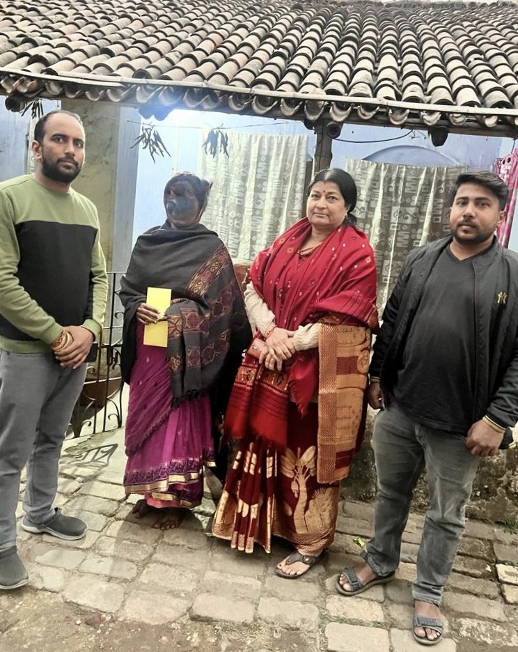 Bantysinghjsr15's tweet photo. जमशेदपुर की रहने वाली महिला जिनके पति का लंबे समय तक बीमार रहने के बाद देहांत हो गया था!
श्राद्ध के कार्यकर्म और घर की जरूरतों के लिए आर्थिक मदद की ज़रूरत थी!
जानकारी मिलते ही जरुरतमंद महिला के घर पहुंच कर आर्थिक सहयोग किया!
@PrashantKishor 
@jansuraajonline
@IndianYIP https://t.co/9QfceLlWSW