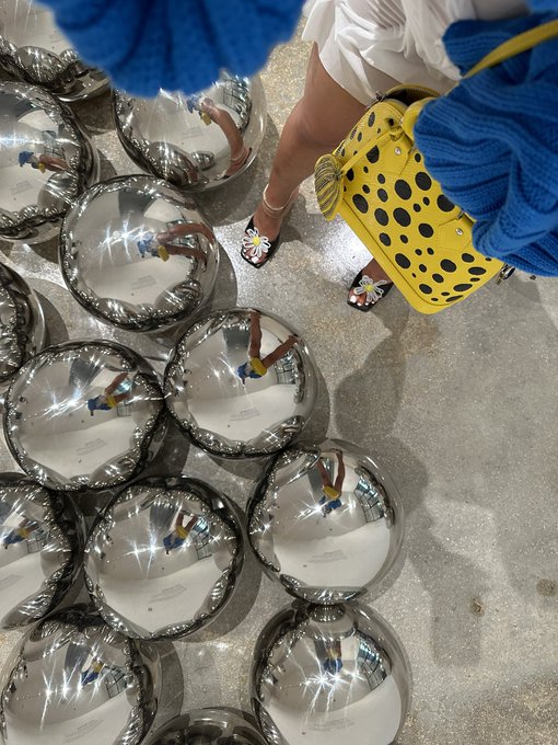 Watch Mia K.'s leaked NSFW photo on TwXstars