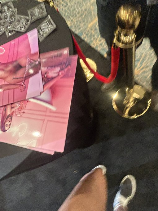 Day onesies done 😝🥰✅ Signed fist day with model media was great!!  Plz come say hello!  #AVN https://t<a href="/tag/avn"class="tags"><span>#avn</span></a>