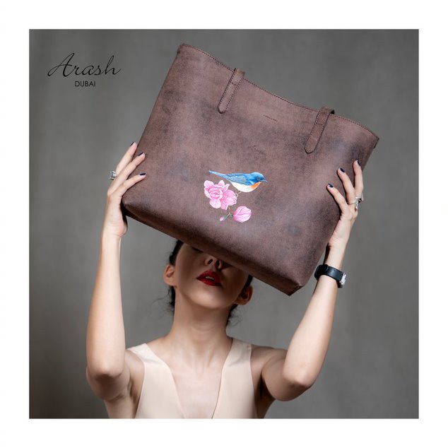 Arashleatherbag's tweet photo. ARASH making life colourful!

#ARASH_leather 
Hand-Crafted Camel Leather
Premium Quality
#Genuine_leather
***We will respond promptly to inquiries and requests***
#Dubai #handmade https://t.co/yn6bqmJo1k