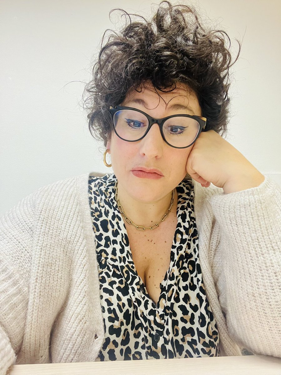 « Eh eh eh eh wuomboooo, yemaleee les pleures dans le quartier! »

La tête d’une mater Bami quand elle voit que 4 morceaux de sucre coûtent 50 f et la tête d’une mère Bami quand son fils français lui dit qu’il ne peut plus venir se laver au village car le visa est trop cher😒