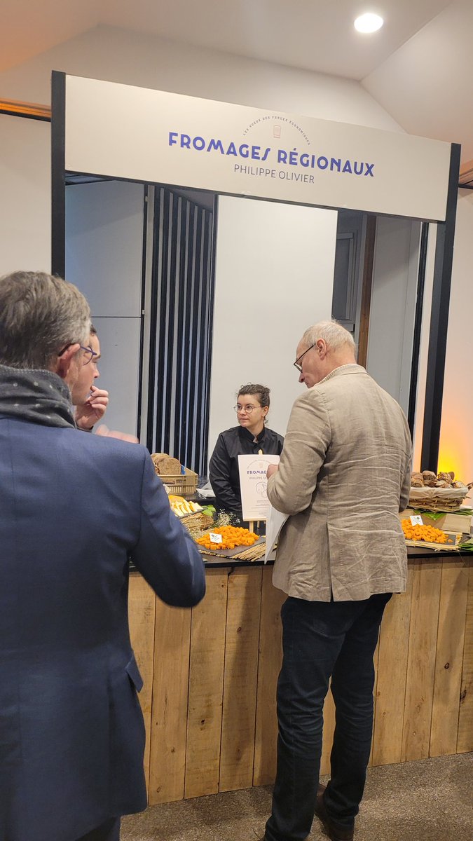 GroupeIRD's tweet image. Aujourd&apos;hui, le ptit dej est servi à @E_Cites pour les vœux des forces économiques régionales ! Quel plaisir d&apos;y retrouver les fromages #PhilippeOlivier... #LesPepitesIRD #VoeuxForcesEco @marion_sigier @orpin_yann @MEDEFLM @MedefHdF