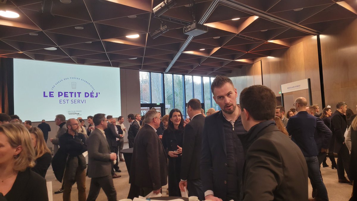 GroupeIRD's tweet image. Aujourd&apos;hui, le ptit dej est servi à @E_Cites pour les vœux des forces économiques régionales ! Quel plaisir d&apos;y retrouver les fromages #PhilippeOlivier... #LesPepitesIRD #VoeuxForcesEco @marion_sigier @orpin_yann @MEDEFLM @MedefHdF