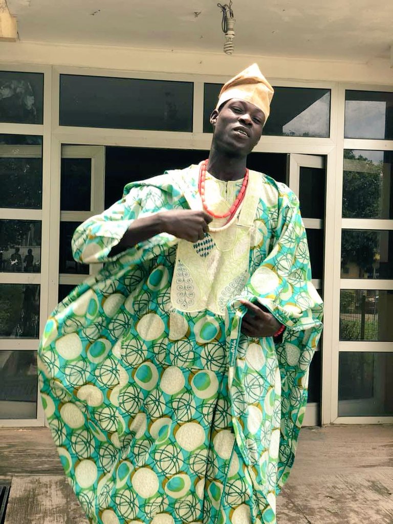 pamilerin_24's tweet photo. How about an ambassadorial deal from Goldberg...or should I say Trophy Lager Beer @Odunomoadekola @realfemiadebayo @Clean_Neat1 @kunleafolayan
#Goldberg #Trophy #Omoluabi #Excellency #EniIyi #Honorable https://t.co/V2HPCG39B1