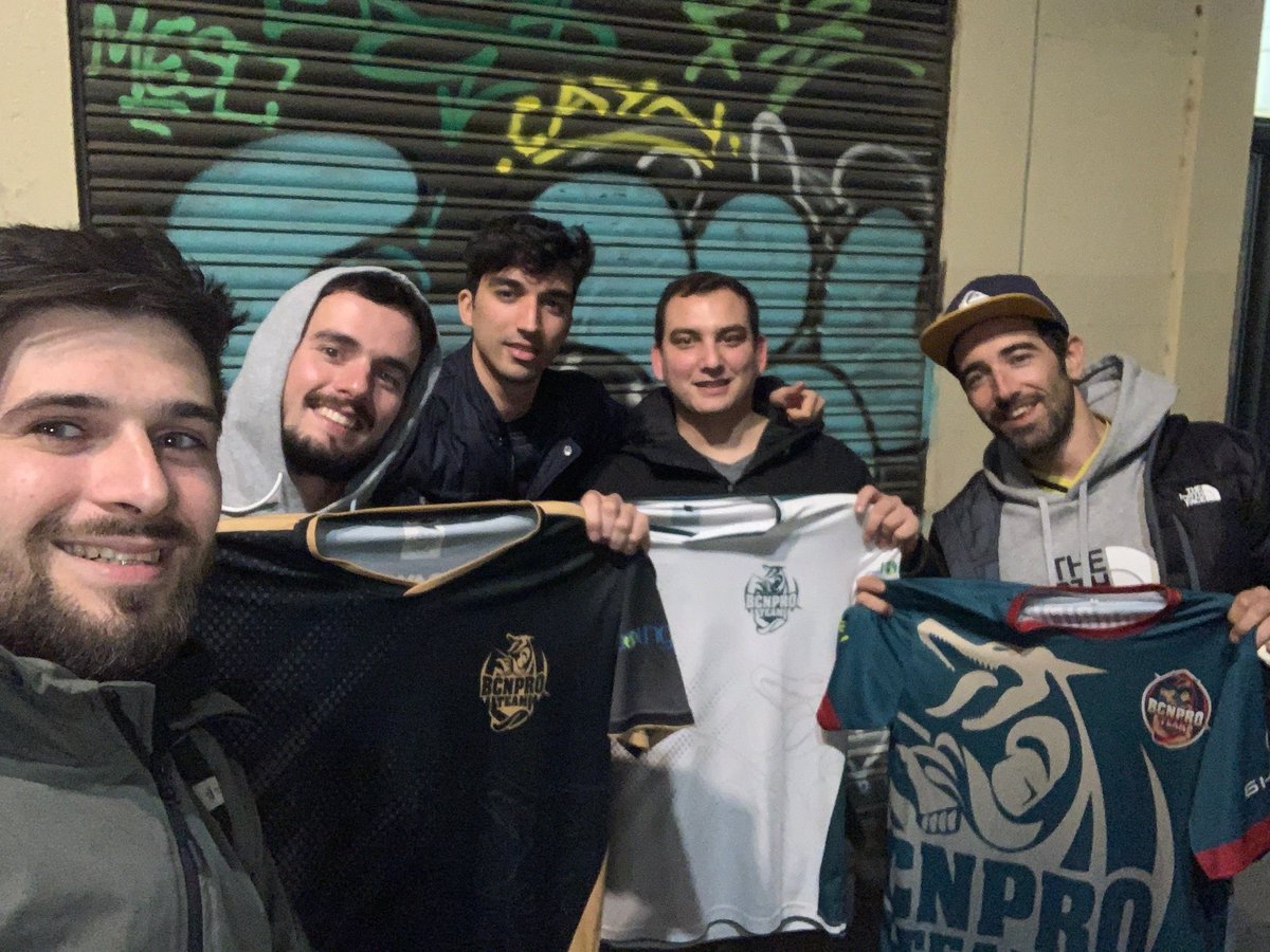 🎄 Tradicional cena de #Navidad planeando el 2023

🫂 La unión y el grupo hace la fuerza, a seguir disfrutando de este hobby!

#HastaElFinBCNProTeam