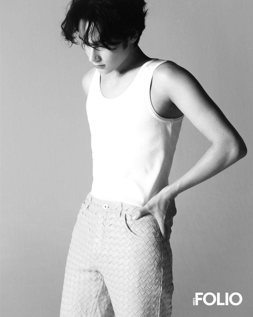 unhuman_kai's tweet photo. I'm attracted to men with small waist yk🤧🤧 https://t.co/UsQ7GxylAB