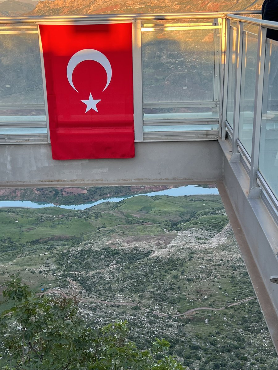 serdarr_aydin's tweet photo. @Artsucs Siirt/Tillo cam teras https://t.co/VG8su3QaBu