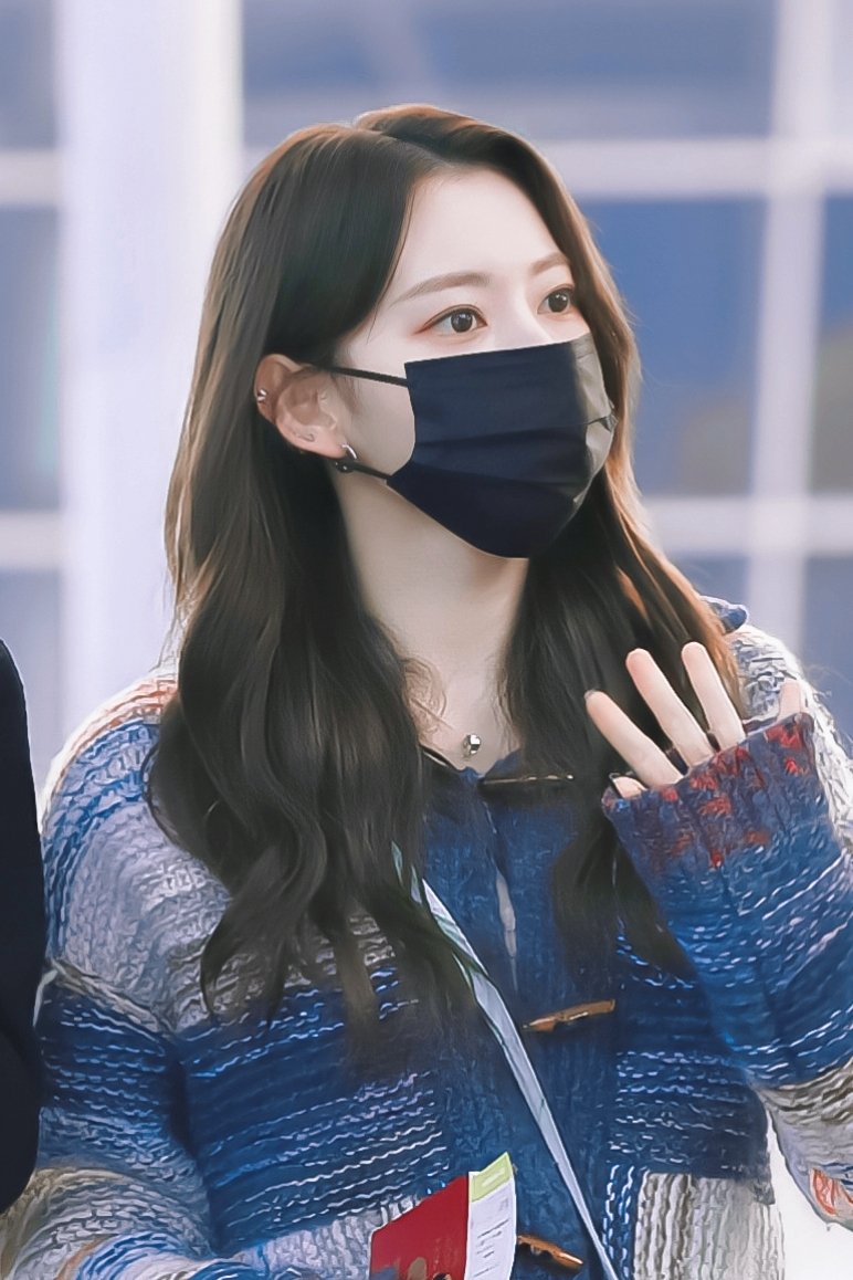 labyrinthpjh's tweet photo. 230105  ICN  ✈️

#미야와키사쿠라 #사쿠라 #宮脇咲良 #Miyawakisakura #르세라핌 #Lesserafim https://t.co/uoM3fxmJg3