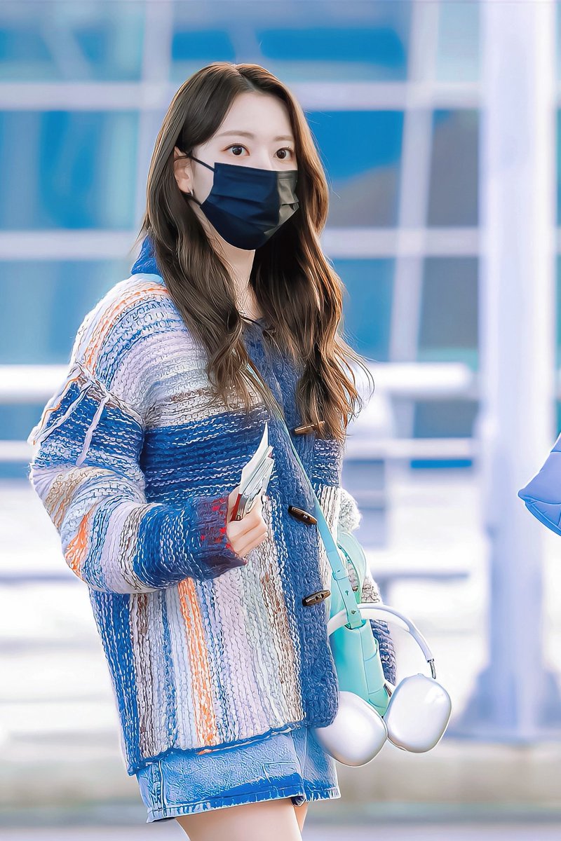 labyrinthpjh's tweet photo. 230105  ICN  ✈️

#미야와키사쿠라 #사쿠라 #宮脇咲良 #Miyawakisakura #르세라핌 #Lesserafim https://t.co/uoM3fxmJg3