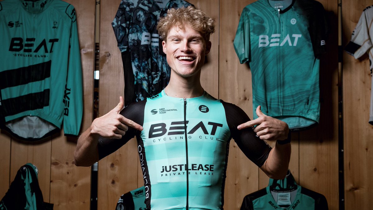 beatcyclingclub's tweet photo. 𝐒𝐓𝐑𝐈𝐏𝐄𝐒 𝐀𝐑𝐄 𝐁𝐀𝐂𝐊💥
Terug naar de strepen, maar nu in het heden.
Vanaf 10 januari in de BEAT shop.
https://t.co/E0bLX1ylFR
#STRIPESAREBACK #amBEATie #beatcycling https://t.co/QHtERogIaC