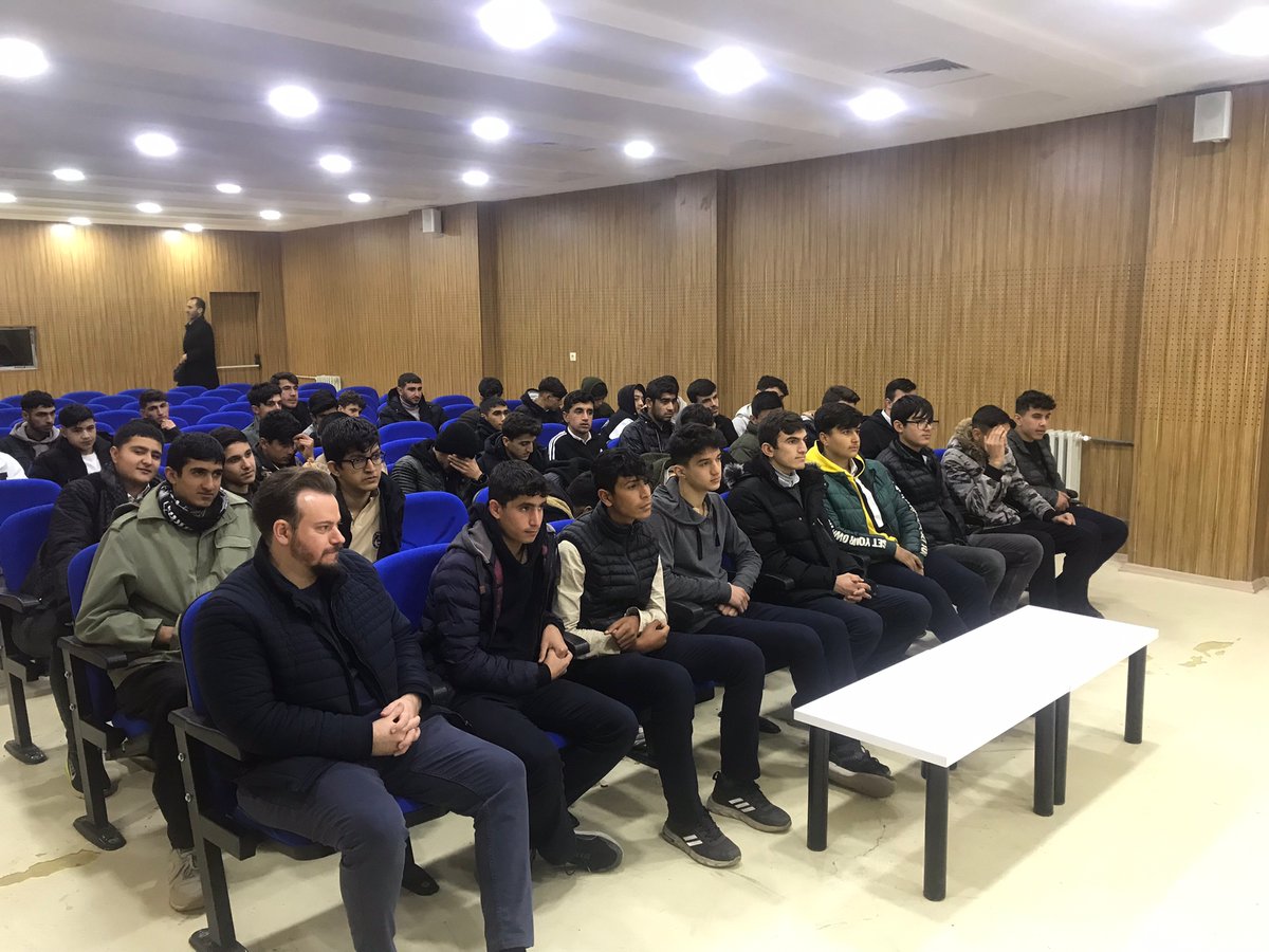 siverekaihl63's tweet photo. Meslek tanıtımları kapsamında okulumuza mezun öğrencilerimizden Diyanet Görevlisi Faruk Çetinkaplan'ı davet ettik. Öğrencilerimize mesleğinin tanıtımını yaptı ve inceliklerini anlattı. Kendisine teşekkür ederiz. @siverekmem63 @NKapanoglu @valisalihayhan https://t.co/aAKMwSVXkJ