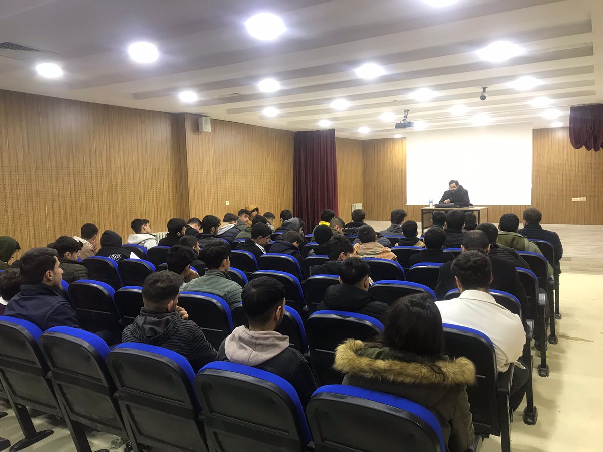 siverekaihl63's tweet photo. Meslek tanıtımları kapsamında okulumuza mezun öğrencilerimizden Diyanet Görevlisi Faruk Çetinkaplan'ı davet ettik. Öğrencilerimize mesleğinin tanıtımını yaptı ve inceliklerini anlattı. Kendisine teşekkür ederiz. @siverekmem63 @NKapanoglu @valisalihayhan https://t.co/aAKMwSVXkJ