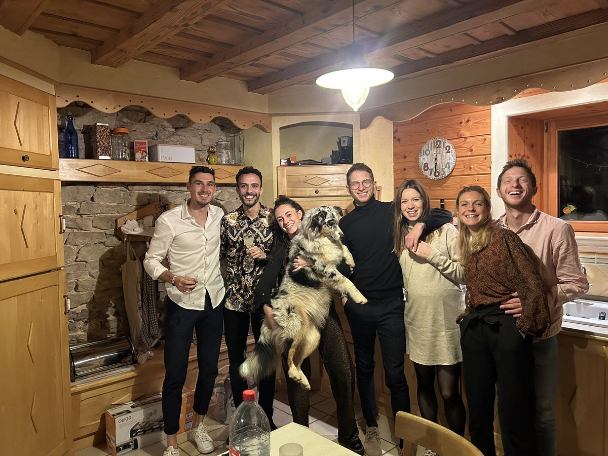 L’une des plus belle chose qui m’est arrivé en 2022, c’était d’être entouré et supporté par cette famille ❤️ #2022jetoublieraijamais #lesamislarichesse