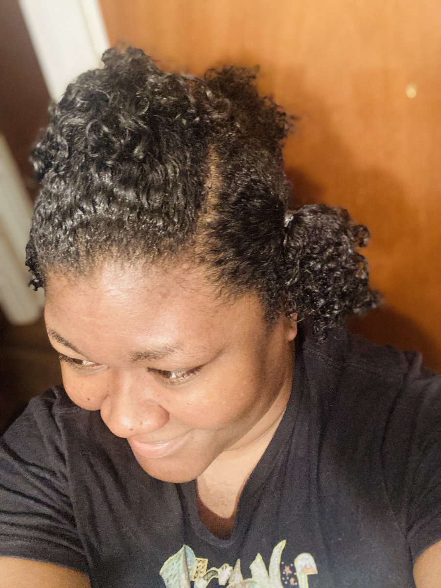 Ashashley3121's tweet image. Washed and Detangle day. Sighhhhhh, Ask mom to get more curl jelly. She knows what it looks like…but decided to go old school on me! Just used on edges really.
I must admit, my lil waves are CRISP. Can’t stop giggling. 
#Ampro
#Prostyle
Been a good 17 years💜
#tbt