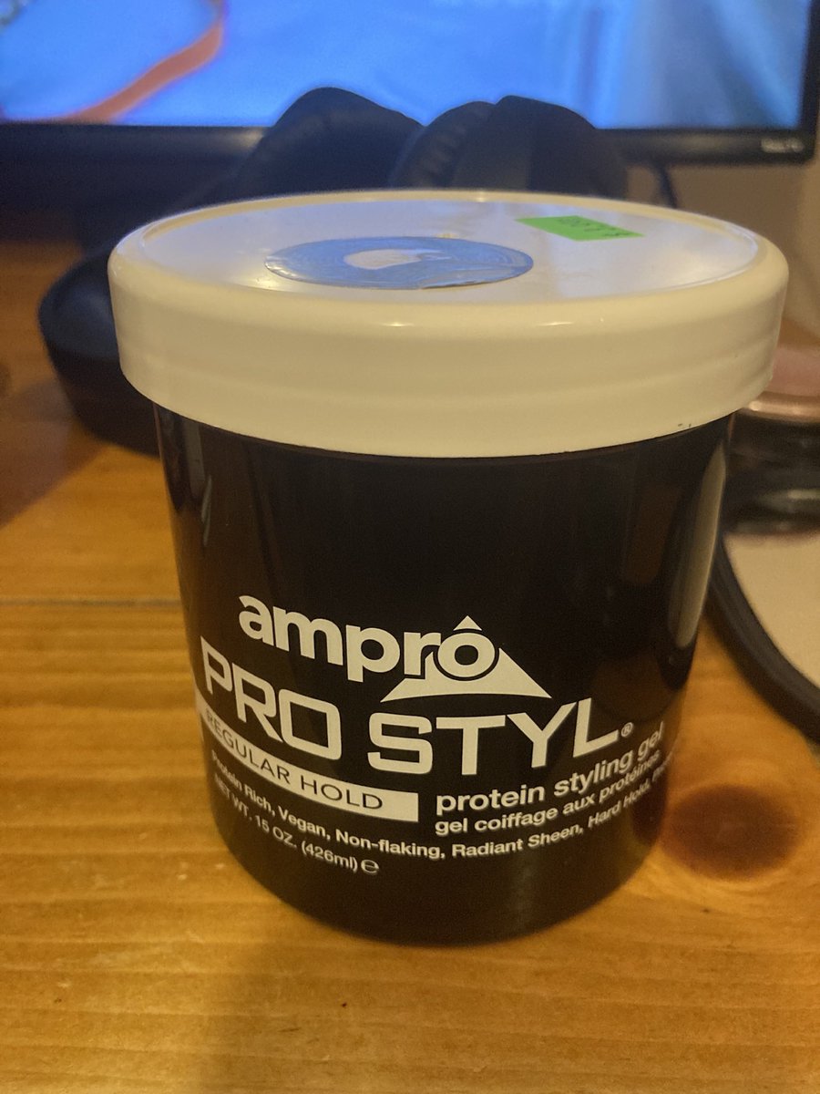Ashashley3121's tweet image. Washed and Detangle day. Sighhhhhh, Ask mom to get more curl jelly. She knows what it looks like…but decided to go old school on me! Just used on edges really.
I must admit, my lil waves are CRISP. Can’t stop giggling. 
#Ampro
#Prostyle
Been a good 17 years💜
#tbt