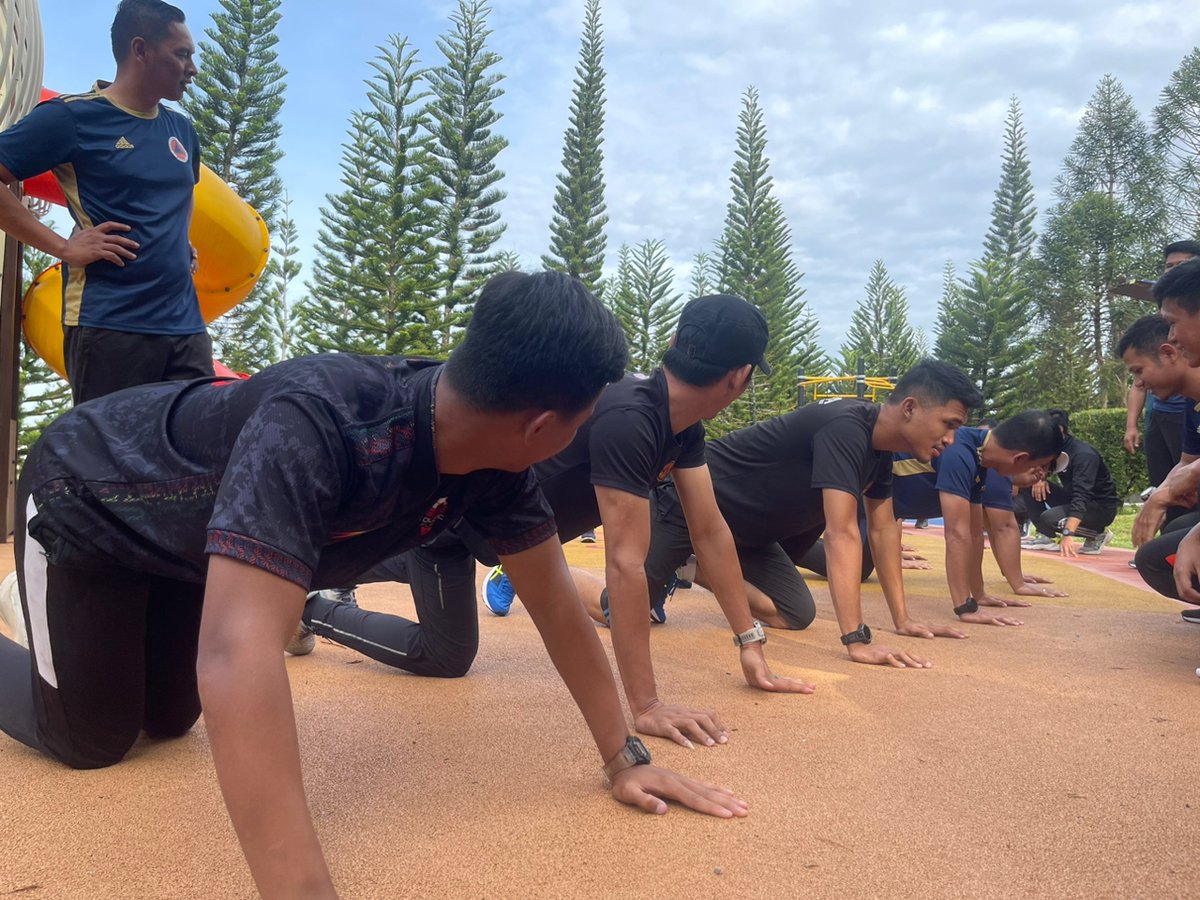 APMtwiter's tweet photo. Semoga setiap anggota terus sihat dan cergas untuk memikul tanggungjawab dan tugas yang telah diamanahkan.

@ArmizanAmeer 
@jpmgov_ 

#APM
#APMsanasini
#SediaPantasBerintegriti
#CDERT
#CDERTcommunity
#resQ999 https://t.co/rjwF1nM9Ef