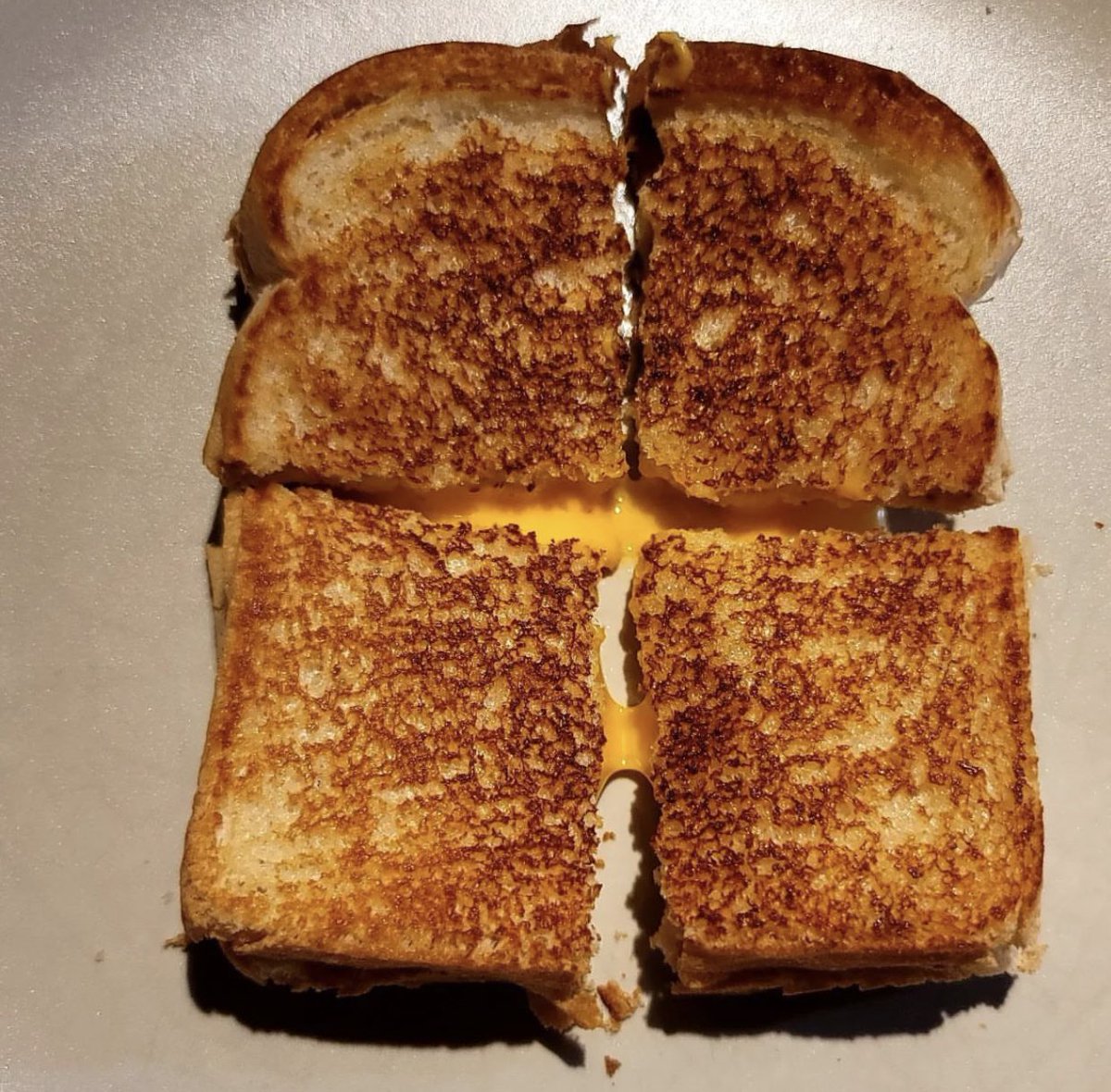 But why cut my sandwich like this? Psycho tabia 😂👀👀