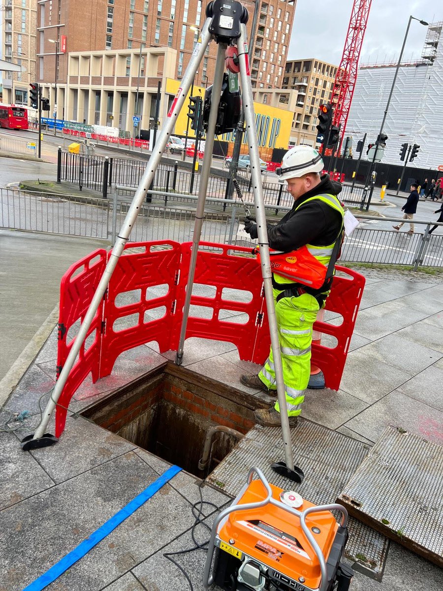 One of our teams starting off the new year with a confined space manhole entry project - once all the excess water was able to be pumped clear!

#subvisionsurveys #skyvisionsurveys #confinedspace #landsurveyors #civilengineering #utilitysurveyors