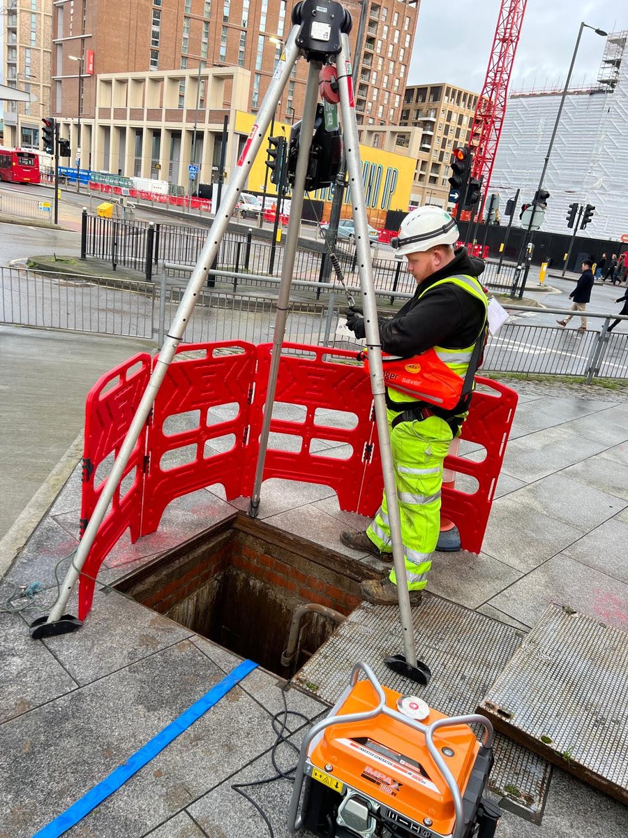Skyvisionsurvey's tweet photo. One of our teams starting off the new year with a confined space manhole entry project - once all the excess water was able to be pumped clear!
#subvisionsurveys #skyvisionsurveys #confinedspace #landsurveyors #civilengineering #utilitysurveyors https://t.co/MkSYowhu8o