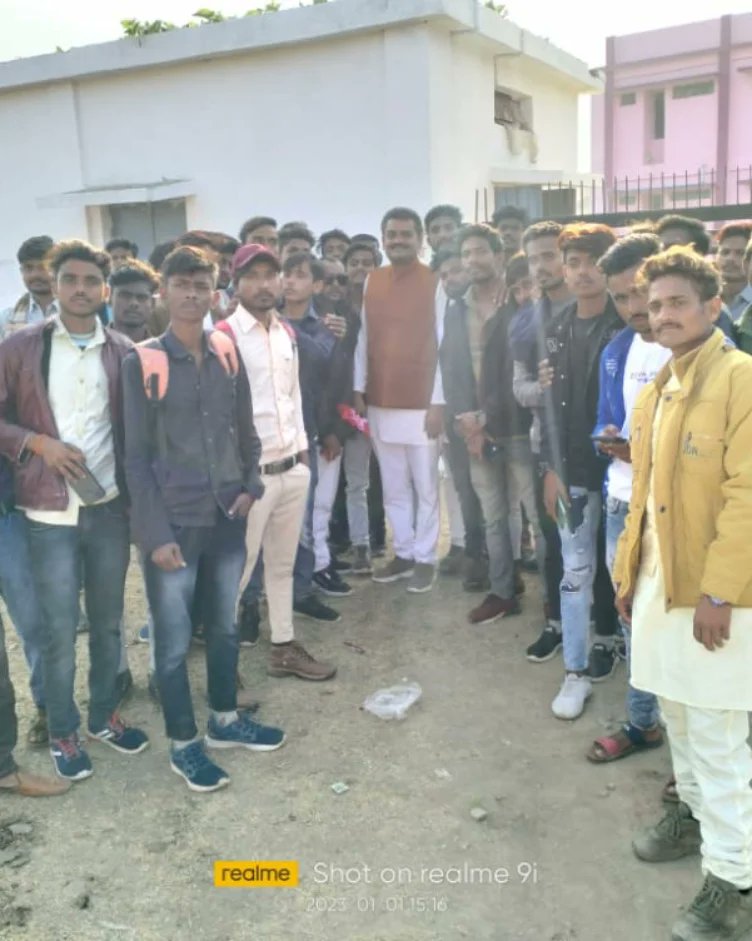 पवई सरकारी अस्पताल में मुख्य अतिथि के रूप में शामिल हुए रक्तदान कार्य कृम में *पवई विधानसभा के क्षेत्रीय लोकप्रिय नेता समाजसेवी एवं जिला पंचायत सदस्य जनप्रतिनिधि एवं राष्ट्रीय लोधी महासभा कार्यकारी प्रदेश अध्यक्ष आदरणीय श्री ध्रुव सिंह लोधी एडवोकेट जी ने