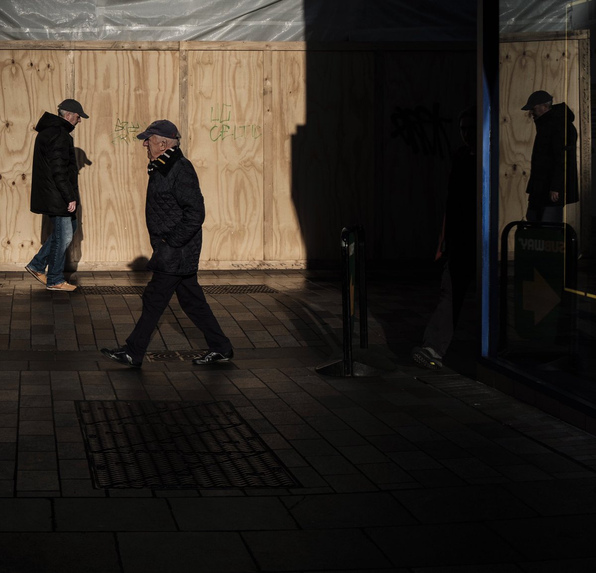 The thin blue line. #belfaststreets   #documentary-photography #fromstreetswithlove #capturestreets  #gf_streets #streetdreams #timeless_streets #streetphotographyworldwide #hcsc_street #obscureshots #streetphotographersmagazin #cobblescope #bcncollective