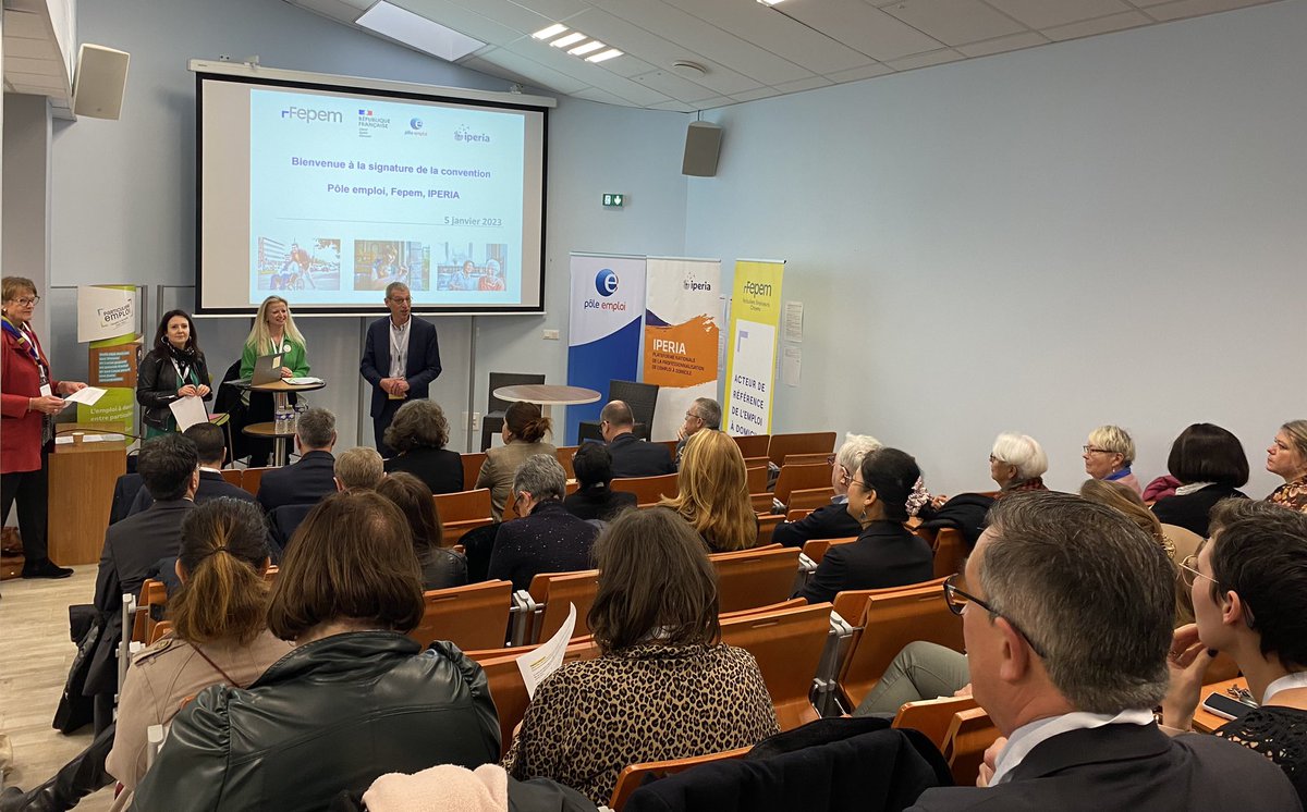 [#TousMobilisés]📢Aujourd'hui ‼️Signature d'une convention partenariale entre @pole_emploi Hauts-de-France, <a href="/fepem_HDF/">Delphine SKRZYNSKI_ Responsable Régionale HDF</a> et <a href="/iperia_institut/">IPERIA</a>🚀


🎯répondre aux besoins en recrutement toujours plus croissants du secteur des particuliers employeurs et de l’emploi à domicile💪