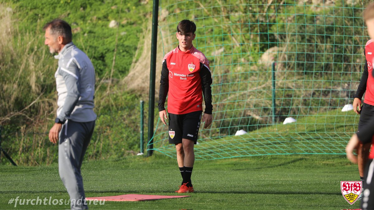 VfB's tweet image. Aktivierung mit VfB-Athletiktrainer Günter #Kern. 😤💪

#VfB | #VfBinMarbella