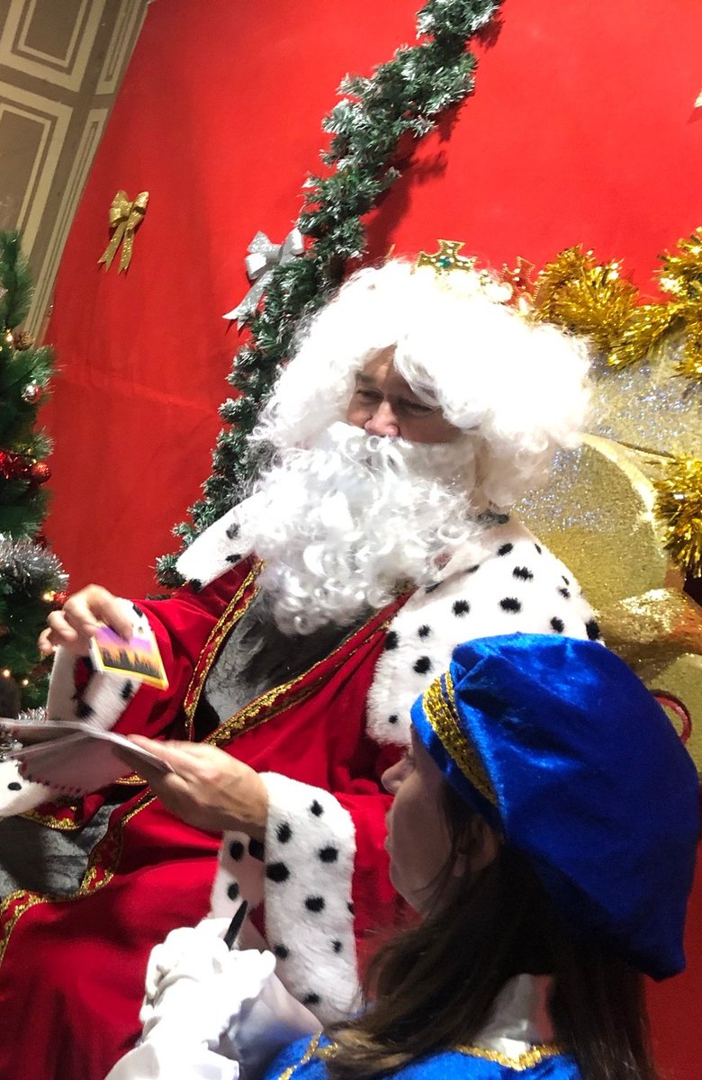 Plataforma Can Baró (@veinsdecanbaro) on Twitter photo Ahir vam estar amb el rei Melcior que va venir a la seu de l'<a href="/AVVBaixGuinardo/">AVVBaixGuinardó</a> a recollir les cartes dels infants! Agraïm a l'<a href="/AVVBaixGuinardo/">AVVBaixGuinardó</a> aquesta acollida, la xocolatada i el sorteig! Va ser una tarda màgica! Avui us animem a anar a la cavalcada d'<a href="/bcn_hg/">Horta-Guinardó</a> a veure als 3 👑👑👑 Ahir vam estar amb el rei Melcior que va venir a la seu de l'<a href="/AVVBaixGuinardo/">AVVBaixGuinardó</a> a recollir les cartes dels infants! Agraïm a l'<a href="/AVVBaixGuinardo/">AVVBaixGuinardó</a> aquesta acollida, la xocolatada i el sorteig! Va ser una tarda màgica! Avui us animem a anar a la cavalcada d'<a href="/bcn_hg/">Horta-Guinardó</a> a veure als 3 👑👑👑