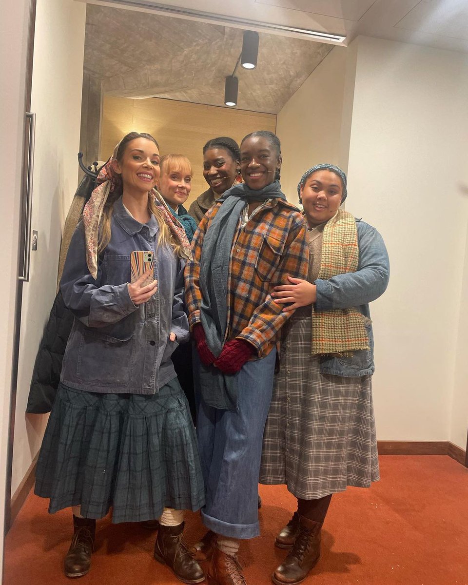 DollyPartonSMCC's tweet image. All smiles backstage at #SmokyMountain!😄

📸@Scoconnor