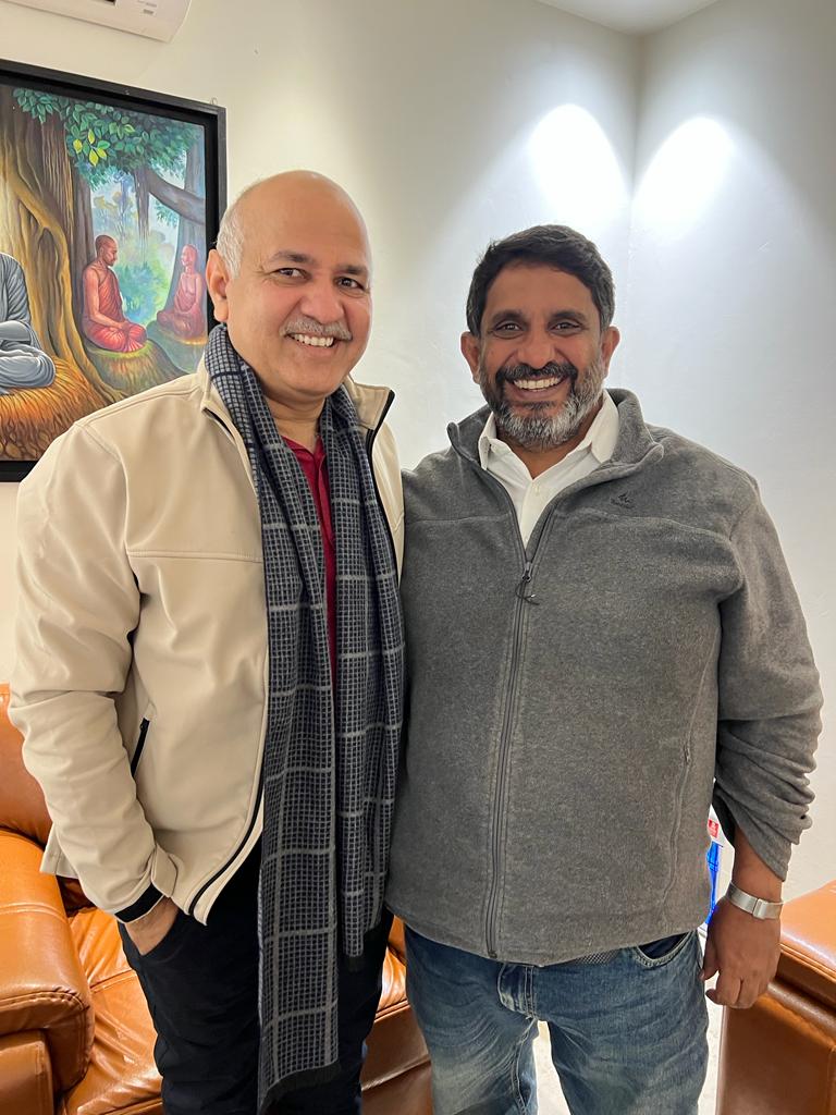 aapkaprithvi's tweet photo. Lucky to wish the Birthday Boy in person !
Happy Birthday @msisodia !
Your passion and work in education, is setting new benchmarks and a model for the rest of our country, really proud of you 👏
God bless 🙏 
@AAPKarnataka 
@AAPBangalore https://t.co/7ry4cDGc5P