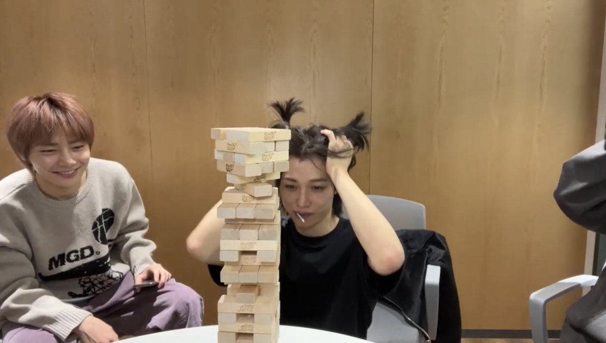 pls don’t break the chain 👀

2023 ver!
…..

- wallpapers (home screen/lockscreen)
- last song
- 7th photo
- moots: <a href="/mkstaaaaaay/">✿</a> <a href="/dandy_voice/">lili’s small but certain happiness</a> <a href="/queenseolar/">cass🩷🍀</a> ❣️