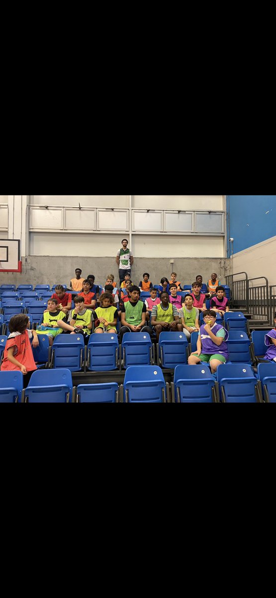 LP_Brent's tweet photo. Amazing HAF Christmas programme delivered in Willesden for local young people. Active, engaged &amp; health eating ☑️ #BRENTHAF2022 #HAF2022 https://t.co/ii5xd6UFR9