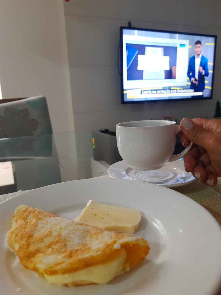 Tem café? Sim ... E com chuva tem toda hora rs (Tapioca+ ovo+ queijo) hummm trem bom d+. #BDMG <a href="/sergioesmarques/">Sérgio Marques</a>