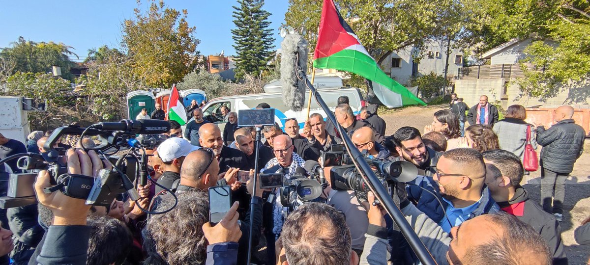 AbabiilOrg's tweet photo. El preso #palestino con más años de servicio, #Karim_Younis, ha sido liberado esta mañana después de pasar 40 años en prisiones #israelíes donde encaneció. https://t.co/WLYyKedGCb
